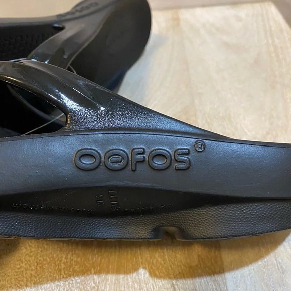 NWT Oofos recovery sandals flip flop thongs black womens - Picture 8 of 10